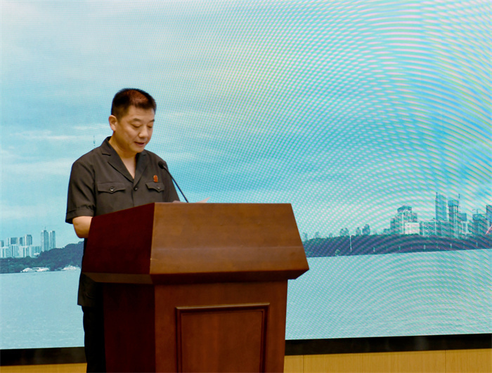 7.25 陈志坚院长在全省法院会议上作经验交流.jpg